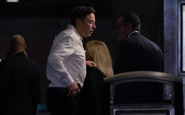 Elon Musk arrivant à la Baron Investment Conference au Metropolitan Opera House, à New York, le 4 novembre 2022. (Crédit : AP Photo/Yuki Iwamura/Dossier)