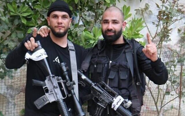 Farouk Salameh (à droite) avec Wadee al-Houh (à gauche), l'ancien chef du La Fosse aux Lions basé à Naplouse. Salameh a été tué dans un raid israélien à Jénine le 3 novembre 2022, et al-Houh a été tué dans un raid similaire à Naplouse le 25 octobre 2022. (Réseaux sociaux) Farouk Salameh (à droite) avec Wadee al-Houh (à gauche), l'ancien chef du La Fosse aux Lions basé à Naplouse. Salameh a été tué dans un raid israélien à Jénine le 3 novembre 2022, et al-Houh a été tué dans un raid similaire à Naplouse le 25 octobre 2022. (Réseaux sociaux)