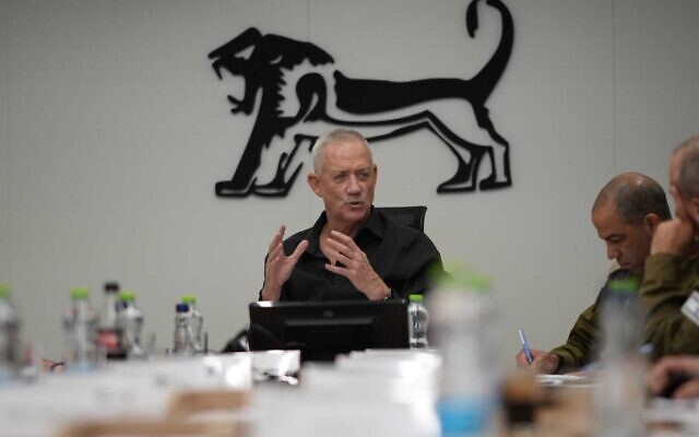 Le ministre de la Défense Benny Gantz s'exprime au siège du Commandement central de Tsahal à Jérusalem, le 23 novembre 2022. (Crédit : Elad Malka/ministère de la Défense) Le ministre de la Défense Benny Gantz s'exprime au siège du Commandement central de Tsahal à Jérusalem, le 23 novembre 2022. (Crédit : Elad Malka/ministère de la Défense)