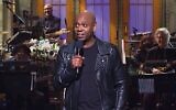 Dave Chappelle animant l'émission « Saturday Night Live », le 12 novembre 2022. (Crédit : NBC Universal via la JTA)