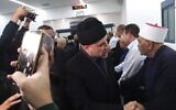 Une délégation palestinienne rendant visite à la famille endeuillée du druze israélien, Tiran Fero, dont le corps a été enlevé par des hommes armés palestiniens dans un hôpital de Cisjordanie, le 26 novembre 2022. (Crédit : Twitter)