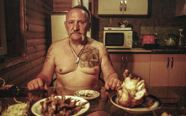 Photographie extraite de 'Zone d’opération anti-terroriste : Photos de la guerre en Ukraine' par Pavel Wolberg, du 22 novembre au 22 janvier à la galerie d’art Wizo Haifa (Courtoisie : Pavel Wolberg)