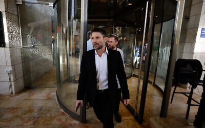 Le leader de  HaTzionout HaDatit  Smotrich arrive pour des pourparlers de coalition dans un hôtel de Jérusalem, le 9 novembre 2022. (Crédit :  Olivier Fitoussi/Flash90)
