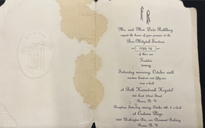Livret de chansons et de danses de la collection de l’Université Fordham contient les paroles de 'Hatikvah' et 'For He is a Jolly Good Fellow', ainsi qu’un 'dictionnaire juif.' (Crédit : Julia Gergely / New York Jewish Week via la JTA)