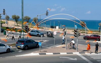 La start-up israélienne Autotalks développe des jeux de puces qui permettent aux véhicules de communiquer ou de "parler" entre eux et de se connecter aux infrastructures routières. (Crédit : Autorisation)
