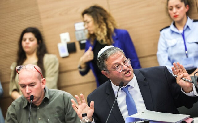 Le député Itamar Ben Gvir lors d'une réunion de la commission des Arrangements à la Knesset, le 14 décembre 2022. (Crédit : Yonatan Sindel/Flash90) Le député Itamar Ben Gvir lors d'une réunion de la commission des Arrangements à la Knesset, le 14 décembre 2022. (Crédit : Yonatan Sindel/Flash90)