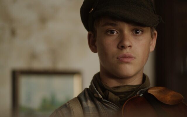 Anton Krymskiy dans le rôle de Mitke dans "Nakam" (Crédit : Filmakademie Baden-Württemberg / Leonard Caspari)