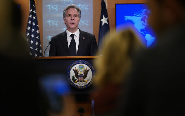 Le secrétaire d'État américain Antony Blinken s'exprime lors d'une conférence de presse au département d'État à Washington, le jeudi 22 décembre 2022. (Crédit : Carolyn Kaster/AP)
