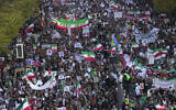 Illustration : Une manifestation contre le régime iranien, après la mort de Mahsa Amini, à Berlin, en Allemagne, le 22 octobre 2022. (Crédit : Markus Schreiber/AP Photo)