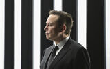 Elon Musk directeur-général de Tesla, lors de l'ouverture de l'usine Tesla de Berlin Brandenburg à Gruenheide, en Allemagne, le 22 mars 2022. (Crédit : Patrick Pleul/Pool via AP/Dossier)
