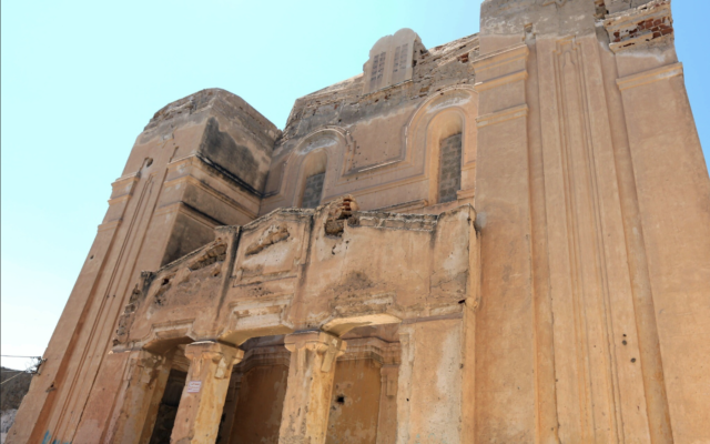 La synagogue abandonnée Dar Bishi dans la capitale libyenne de Tripoli, le 12 avril 2015. (Crédit : Mahmud Turkia/AFP via Getty Images)