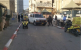 Des policiers et des secouristes sur les lieux d'un attentat présumé à la voiture-bélier, à Tel Aviv, le 8 décembre 2022. (Crédit : Magen David Adom)