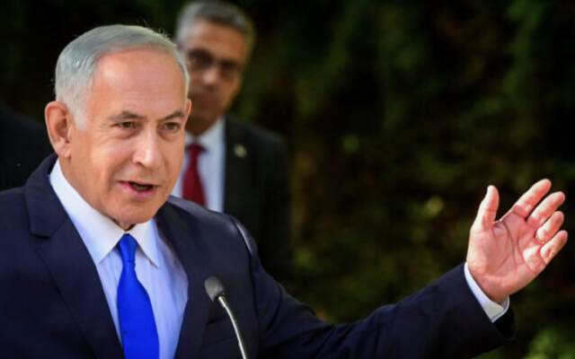 Le chef du Likud, Benjamin Netanyahu, lors de la cérémonie d'ouverture du musée national Eli Cohen à Herzliya, le 12 décembre 2022. (Crédit : Avshalom Sassoni/Flash90)