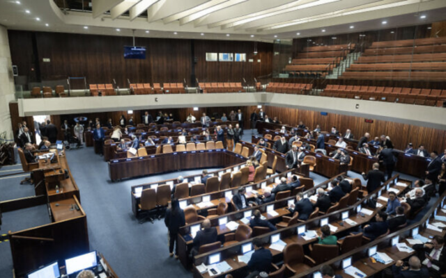 Illustration : Une session plénière à la Knesset, à Jérusalem, le 14 décembre 2022. (Crédit : Yonatan Sindel/Flash90/Dossier)