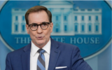 Le porte-parole du Conseil national de sécurité des États-Unis, John Kirby, s'exprimant lors d'une conférence de presse à la Maison Blanche, à Washington, le 28 novembre 2022. (Crédit : Patrick Semansky/AP Photo)