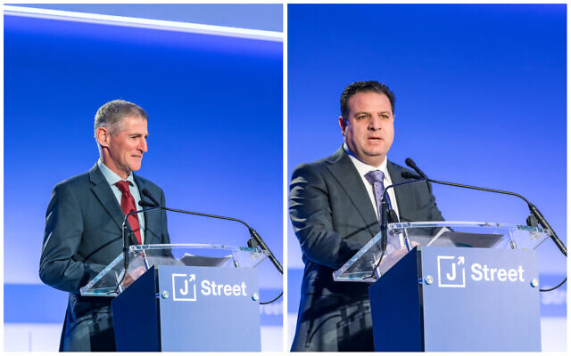 L'ancien député du Meretz Yair Golan et le rpésident de Hadash-Taal Ayman Odeh prennent la parole à la conférence de J Street à Washington DC, le 4 décembre 2022. (Crédit : J Street)