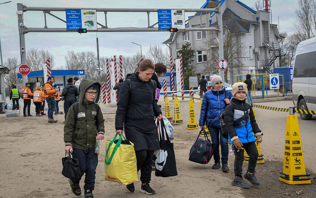 Fichier : Des réfugiés ukrainiens à la frontière, à Palanca, en Moldavie, le 14 mars 2022. (Crédit : Yossi Zeliger/Flash90) Fichier : Des réfugiés ukrainiens à la frontière, à Palanca, en Moldavie, le 14 mars 2022. (Crédit : Yossi Zeliger/Flash90)