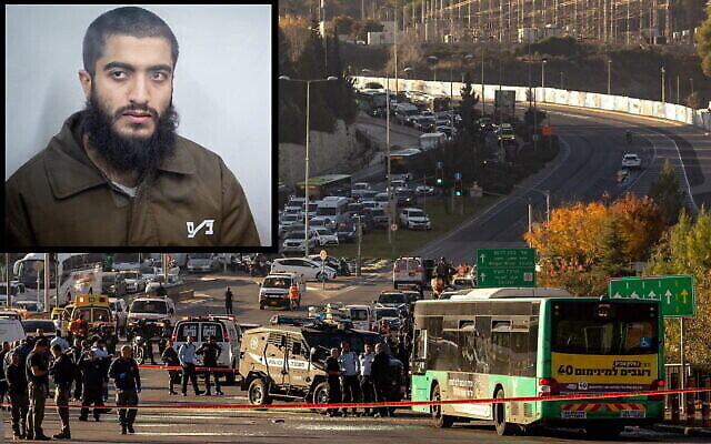 Photo montage : Police et personnel de sécurité sur les lieux d'un attentat terroriste à Jérusalem, le 23 novembre 2022 (Olivier Fitoussil/Flash90) ; Eslam Froukh, le terroriste présumé qui a commis l'attaque meurtrière, lors d'une audience devant le tribunal de première instance de Jérusalem, le 27 décembre 2022. (Yonatan Sindel/Flash90)
