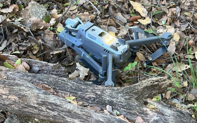 Un drone du Hezbollah que Tsahal aurait abattu près de la frontière avec le Liban le 20 décembre 2022. (Crédit : armée israélienne) Un drone du Hezbollah que Tsahal aurait abattu près de la frontière avec le Liban le 20 décembre 2022. (Crédit : armée israélienne)