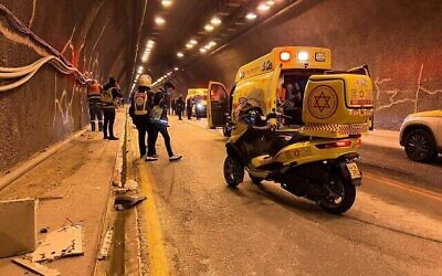 Scène d’un accident de voiture sur la route 60 près de Jérusalem, le 9 décembre 2022. (Crédit : Magen David Adom)