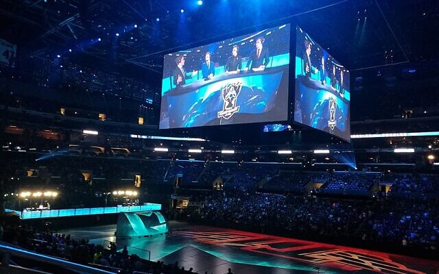 Le League of Legends World Championship, un tournoi annuel du jeu League of Legends connu pour la rotation de ses sites dans différents pays et régions chaque année. (Crédit : Patar knight / CC BY-SA 4.0) Le League of Legends World Championship, un tournoi annuel du jeu League of Legends connu pour la rotation de ses sites dans différents pays et régions chaque année. (Crédit : Patar knight / CC BY-SA 4.0)