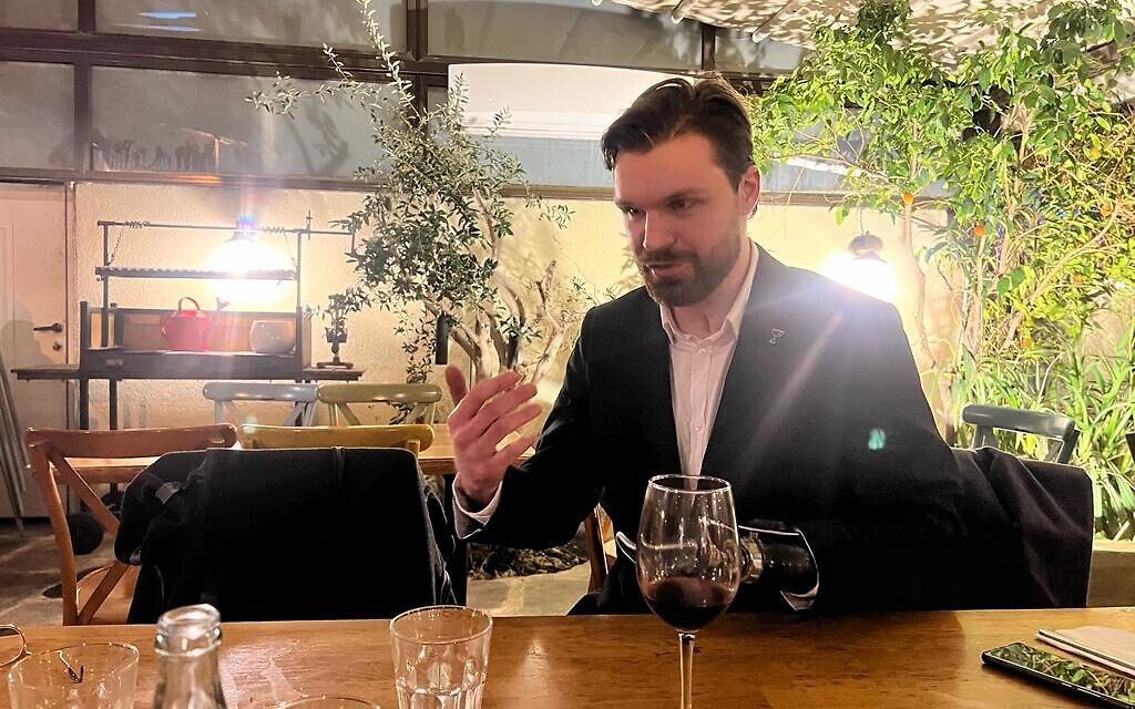 Illia Samoilenko, lieutenant du régiment Azov, parle au Times of Israel à Jérusalem, le 4 décembre 2022. (Crédit : The Times of Israel) Illia Samoilenko, lieutenant du régiment Azov, parle au Times of Israel à Jérusalem, le 4 décembre 2022. (Crédit : The Times of Israel)