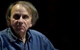 L’écrivain français Michel Houellebecq prend part à un débat "Dialogue en Europe" à Paris, le 25 avril 2019. (Crédit : Lionel BONAVENTURE / AFP)