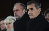 Le ministre français de l'Intérieur Gérald Darmanin et le ministre français de la Justice Eric Dupond-Moretti assistent à une cérémonie commémorative marquant le 8e anniversaire de l'attaque terroriste islamiste meurtrière de 2015 contre le supermarché juif Hyper Cacher à Paris, le 9 janvier 2023. (Crédit : JULIEN DE ROSA / AFP)