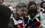 Sebnem Korur Fincanci, le chef de l'Association médicale turque, prend la parole devant le parlement à Ankara, en Turquie, le 4 février 2022. (Crédit : Burhan Ozbilici/AP)