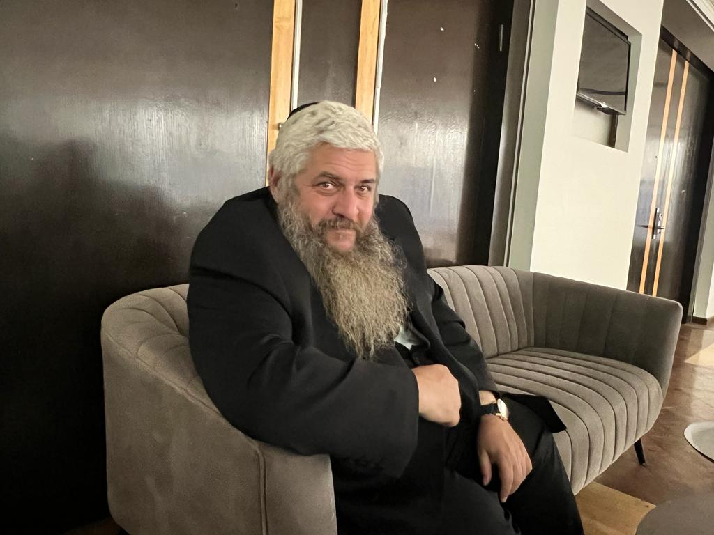 Le rabbin Moshe Azman à Jérusalem, le 1er décembre 2022 (Crédit: Lazar Berman/The Times of Israel) Le rabbin Moshe Azman à Jérusalem, le 1er décembre 2022 (Crédit: Lazar Berman/The Times of Israel)