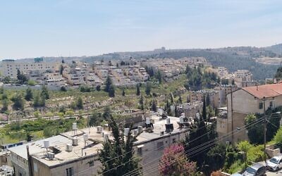 Kiryat Yovel, avril 2022. (Crédit: Bar - Own work, CC BY-SA 3.0, https://commons.wikimedia.org/w/index.php?curid=124376597)