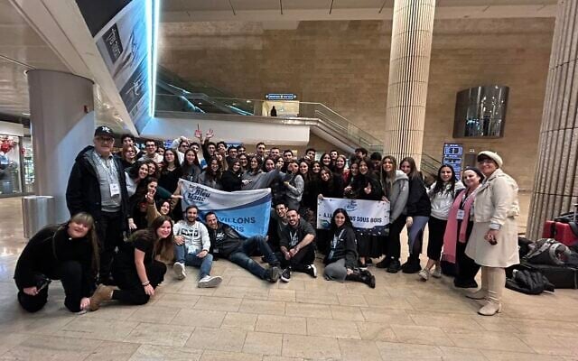 Des lycéens français participant au programme Bac Bleu Blanc, en Israël, en décembre 2022. (Crédit : Bac Bleu Blanc / Facebook)