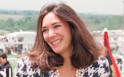 La mondaine britannique Ghislaine Maxwell, à l'hippodrome d'Epsom, le 5 juin 1991. (Crédit : Chris Ison/PA/AP) La mondaine britannique Ghislaine Maxwell, à l'hippodrome d'Epsom, le 5 juin 1991. (Crédit : Chris Ison/PA/AP)