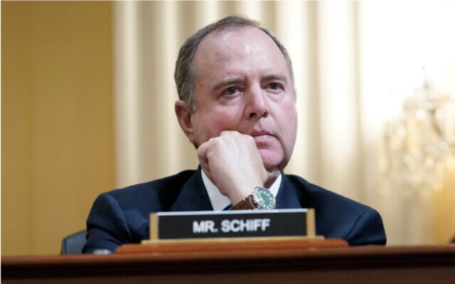 Illustration  : Le représentant Adam Schiff, un Démocrate de Californie, écoutant la commission spéciale de la Chambre des représentants chargée d'enquêter sur l'attaque du 6 janvier contre le Capitole américain, révélant ses conclusions d'une enquête d'un an, au Capitole à Washington, le 13 juin 2022. (Crédit : Susan Walsh/AP)