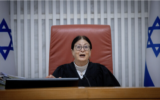 La juge en chef de la Cour suprême, Esther Hayut, lors d'une audience pour un recours déposé demandant l'évacuation de l'avant-poste illégal de Homesh, le 2 janvier 2023. (Crédit : Yonatan Sindel/Flash90)
