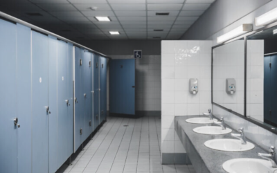 Illustration : Des toilettes publiques (Crédit : Phanithi Siriwong ; iStock by Getty Images)