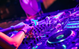 Illustration d'une table de mixage (Crédit : Pixabay)