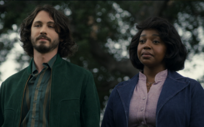 Logan Lerman et Jerrika Hinton dans la deuxième saison de "Hunters" d'Amazon, par le producteur exécutif Jordan Peele. (Crédit : Prime Video via JTA)