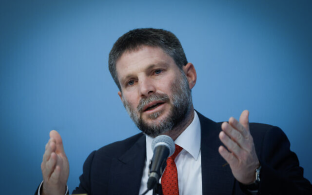 Le ministre des Finances, Bezalel Smotrich, donnant une conférence de presse au bureau du Premier ministre, à Jérusalem, le 11 janvier 2023. (Crédit : Olivier Fitoussi/Flash90)