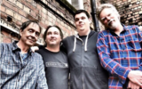 Les quatre membres du groupe de rock progressif Camel, de retour en Israël le 22 mai 2023. (Crédit : Caron Malcom)