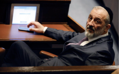 Aryeh Deri participant à une session spéciale de la Knesset, à Jérusalem, le 29 décembre 2022. (Crédit : Amir Cohen/Pool Photo via AP)