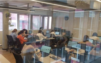 Jeunes femmes ultra-orthodoxes participant au programme de formation Adva, qui vise à leur inculquer des compétences technologiques. (Autorisation)