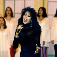 La chanteuse israélienne Ofra Haza, en 1987. (Crédit : Moshe Shaï/FLASH90)