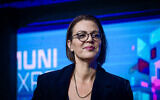La députée du Likud Galit Distel Atbaryan lors d'une conférence de la Fédération des Autorités locales, à Tel Aviv, le 8 décembre 2022. (Crédit :Tomer Neuberg/Flash90)