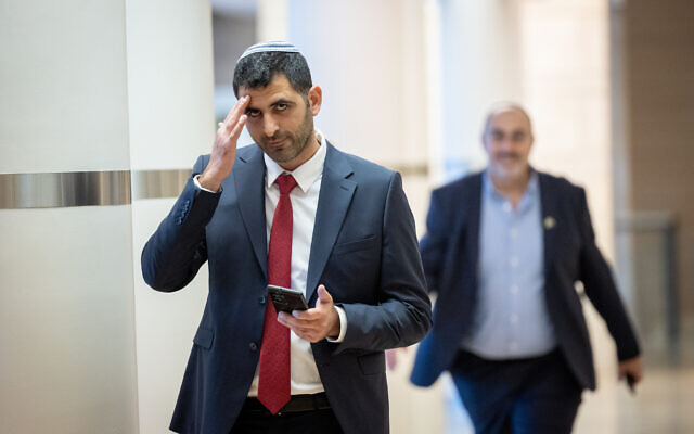 Le ministre des Communications Shlomo Karhi à la Knesset le 2 janvier 2023. (Crédit : Yonatan Sindel/Flash90) Le ministre des Communications Shlomo Karhi à la Knesset le 2 janvier 2023. (Crédit : Yonatan Sindel/Flash90)