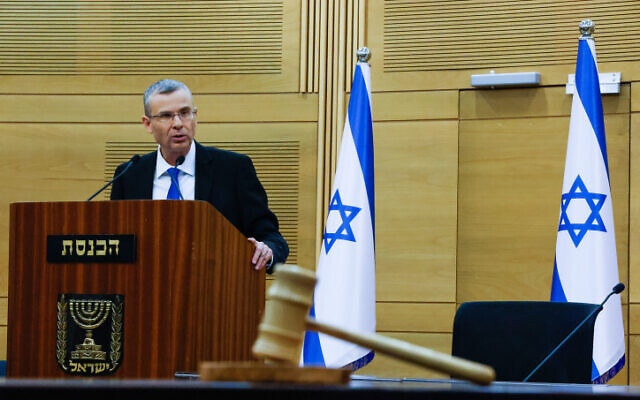 Le ministre de la Justice, Yariv Levin, lors d'une conférence de presse à la Knesset, à Jérusalem, le 4 janvier 2023. (Crédit : Olivier Fitoussi/Flash90) Le ministre de la Justice, Yariv Levin, lors d'une conférence de presse à la Knesset, à Jérusalem, le 4 janvier 2023. (Crédit : Olivier Fitoussi/Flash90)