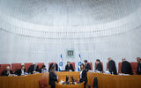 Les magistrats de la Cour suprême arrivant pour une audience sur la légalité de la nomination ministérielle du chef du Shas, Aryeh Deri, à Jérusalem, le 5 janvier 2023. (Crédit :  Yonatan Sindel/Flash90)