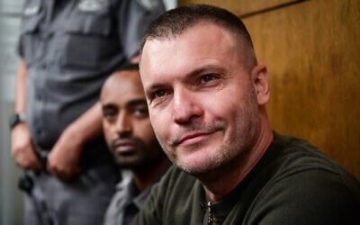 L'agent de mannequins israélien Shai Avital, accusé d'agression sexuelle, au tribunal de Tel Aviv, le 10 janvier 2022. (Crédit : Avshalom Sassoni/Flash90)