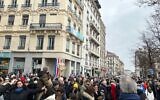 La cérémonie organisée à l’occasion de la Journée internationale du souvenir de l'Holocauste et de la libération du camp d'Auschwitz, le 29 janvier 2023, place Bellecour à Lyon. (Crédit : Alain Jakubowicz / Twitter)