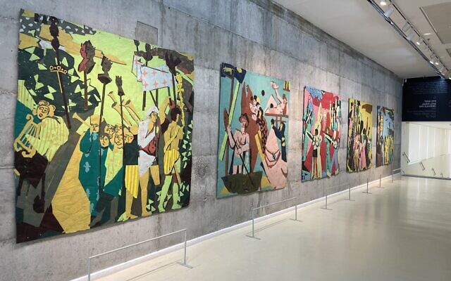 "La Plaine de Rotem Amizur, une série de collages de papier monumentaux au musée d'art contemporain de Herzliya . (Crédit : Jessica Steinberg/Times of Israel)